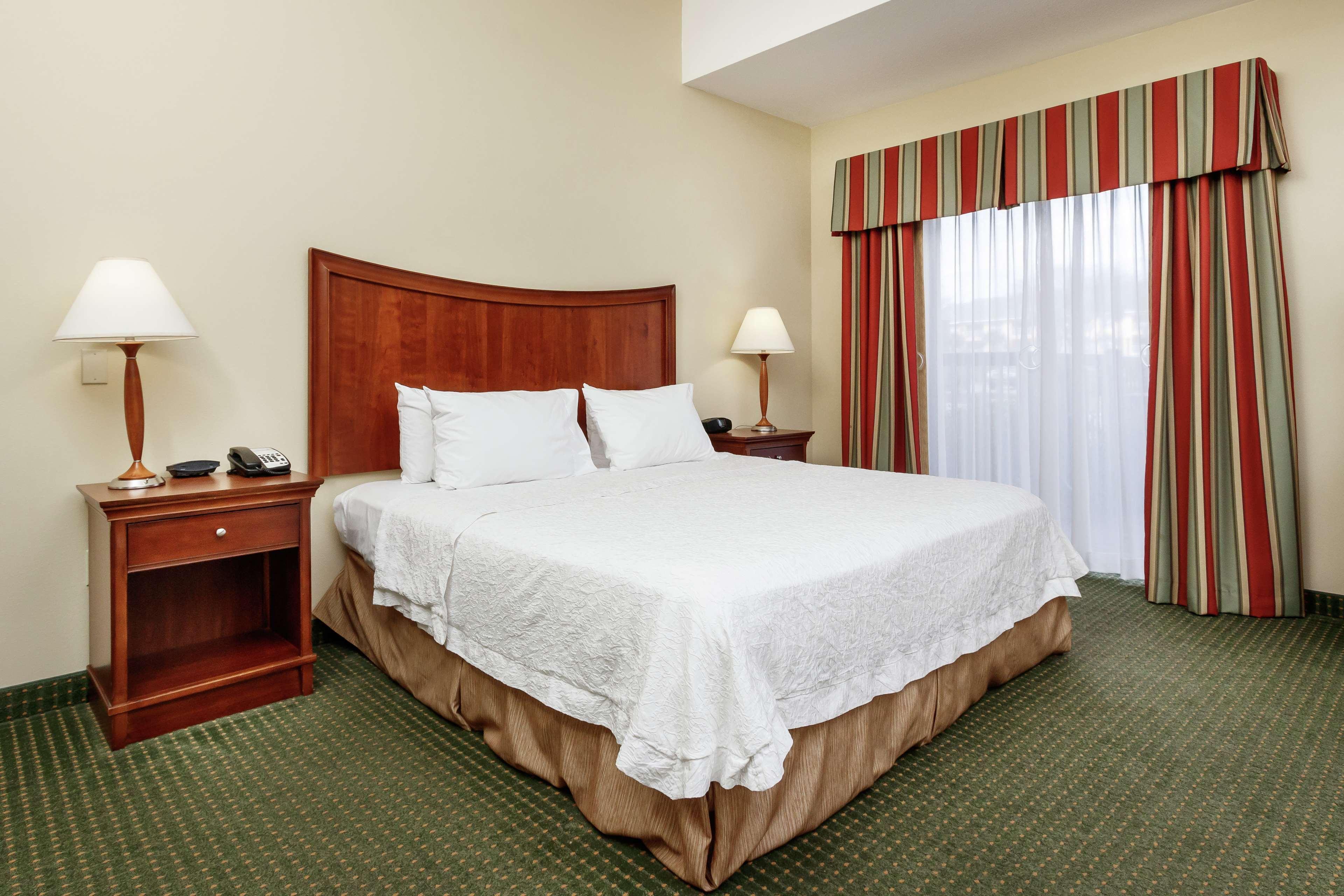 Hampton & Hotel