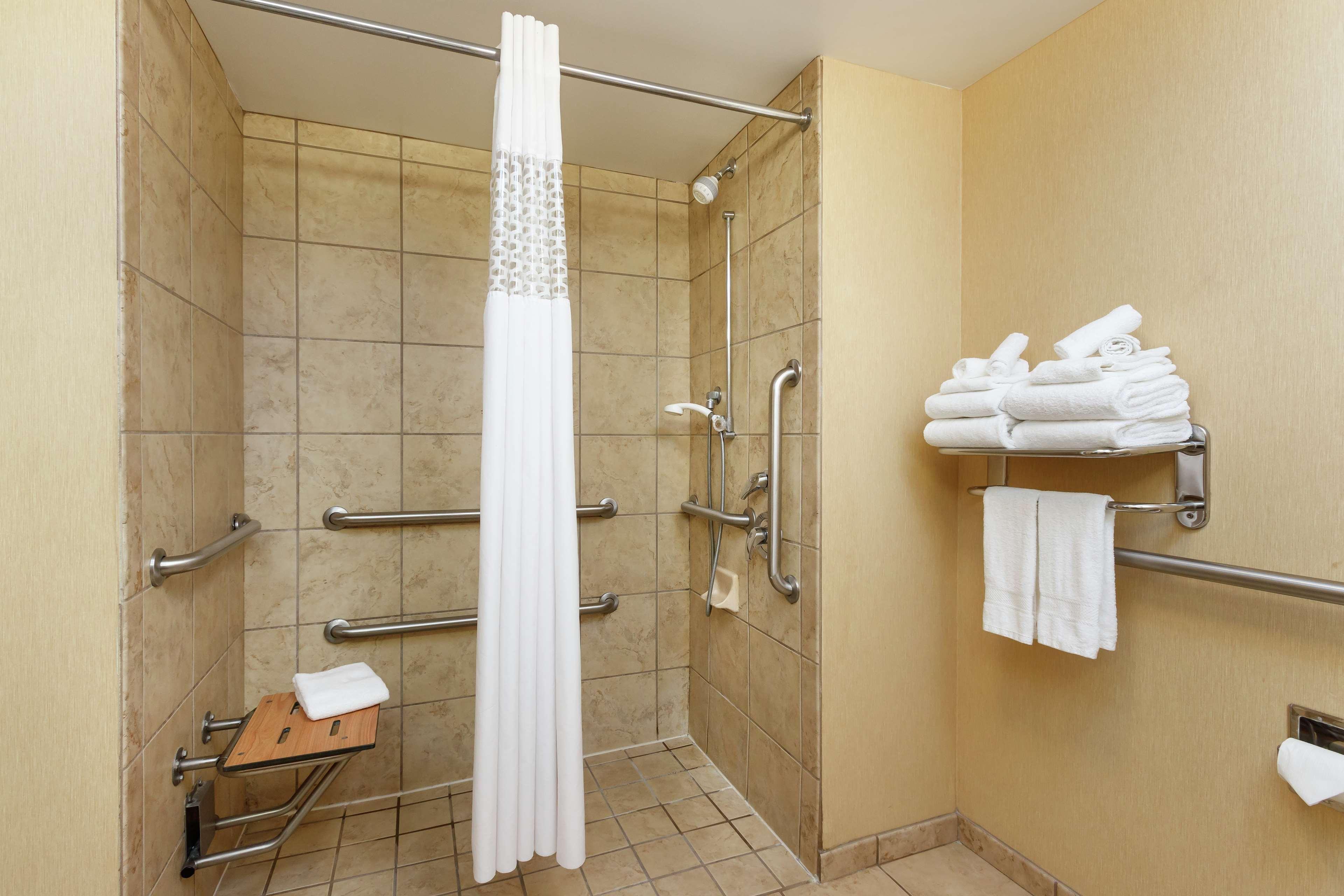 Hampton & Hotel 3*