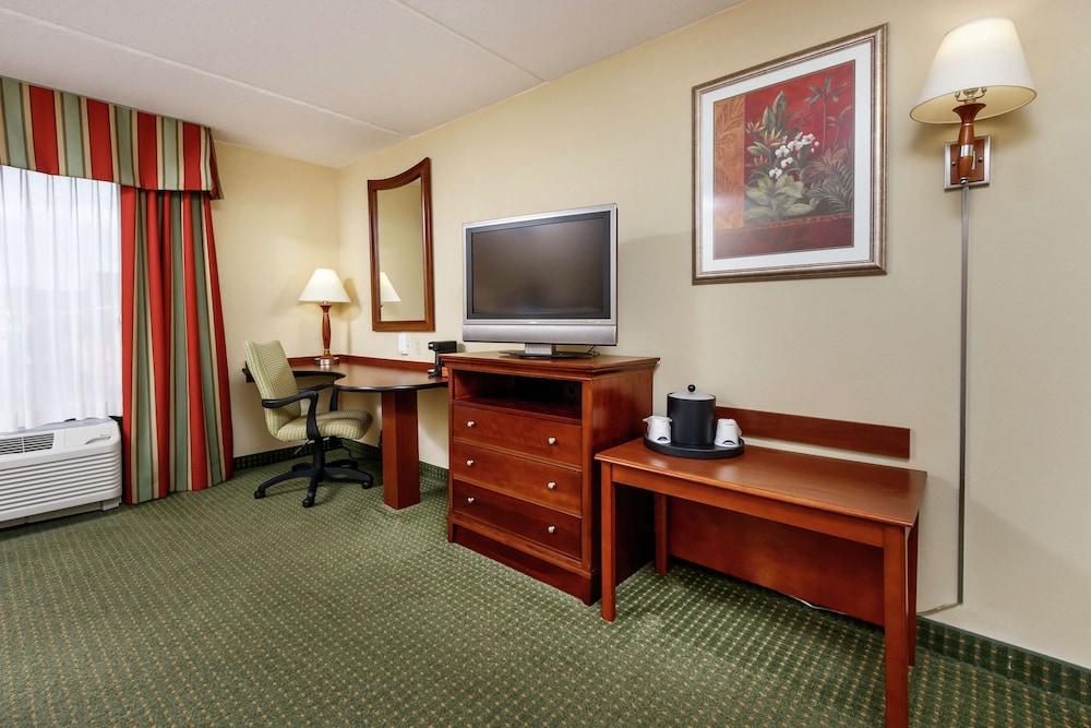 Hampton & Hotel Navarre