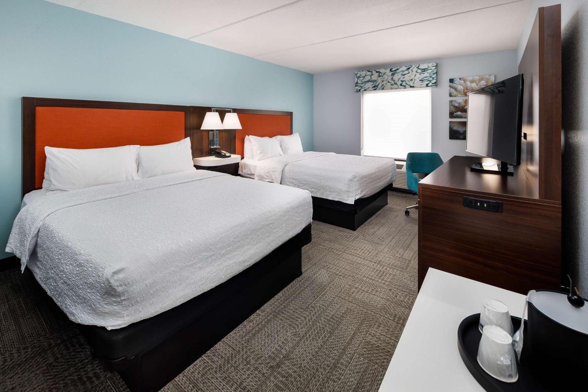 Hampton & Hotel 3*