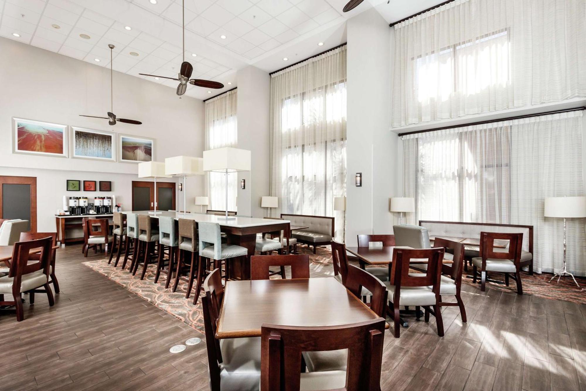 Hampton & Hotel Navarre