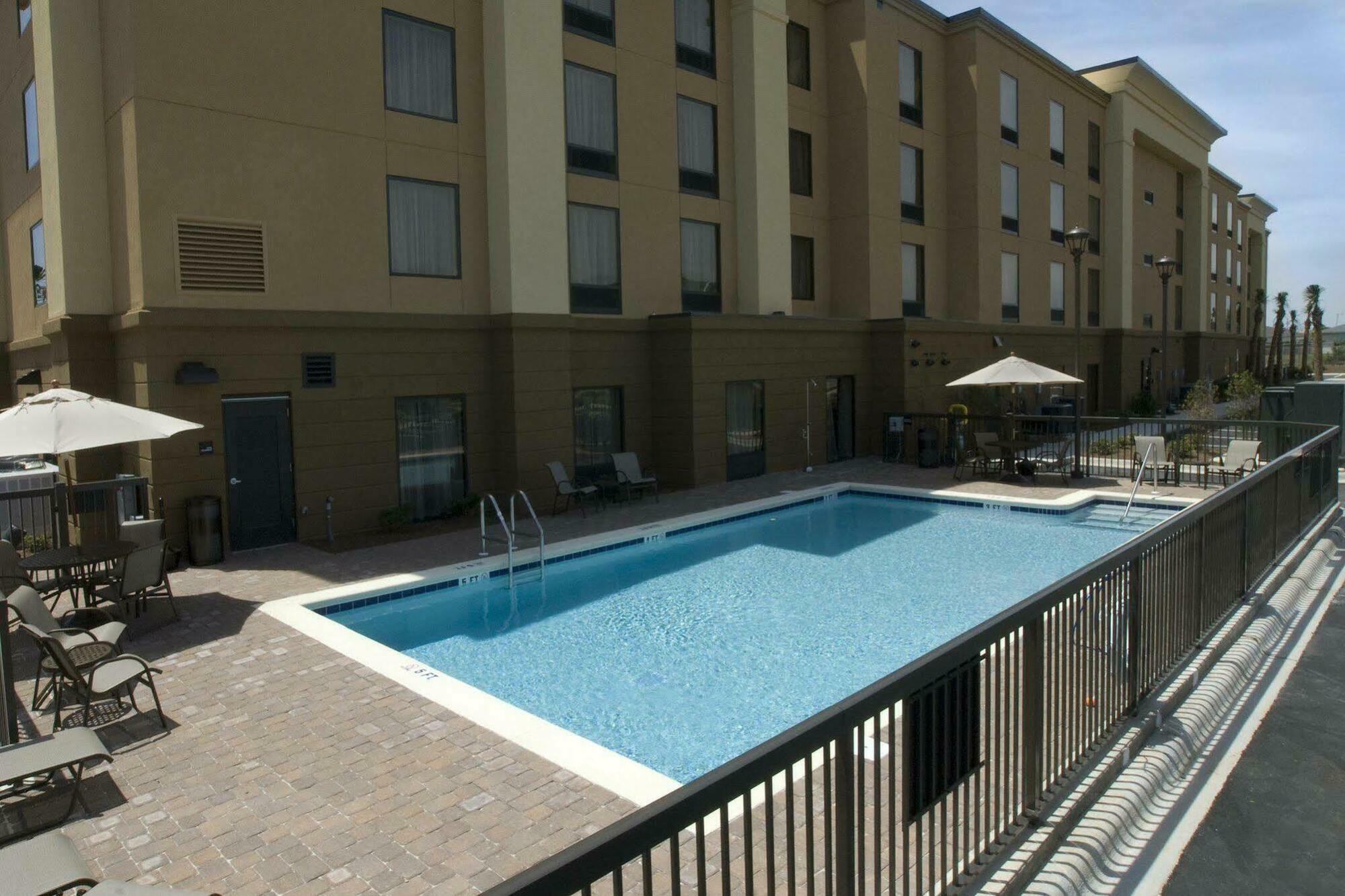Hampton & Hotel 3*