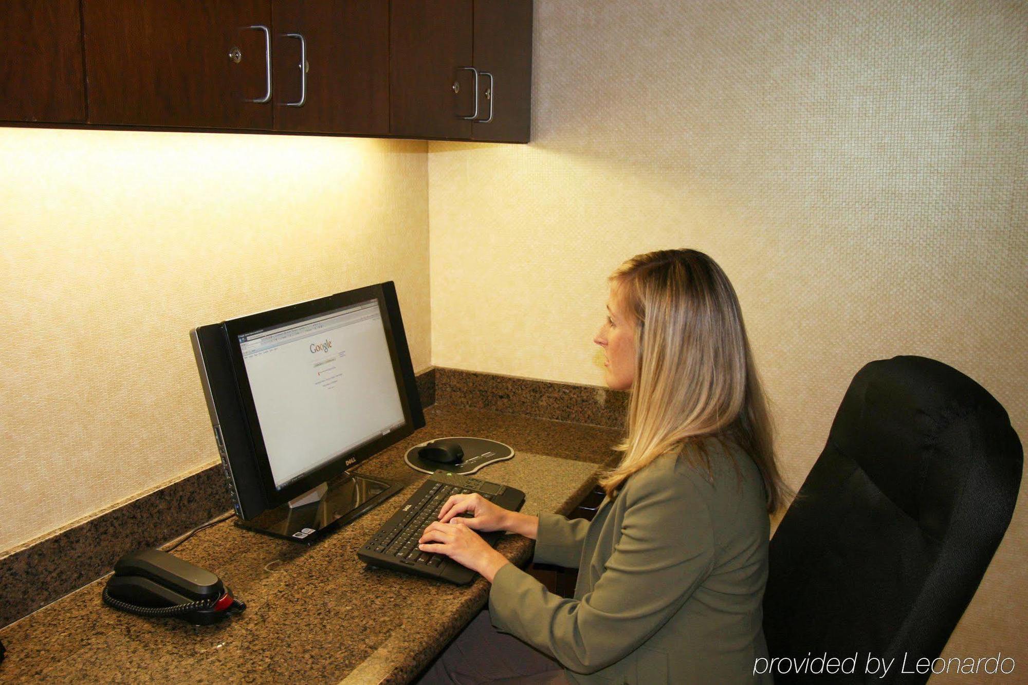Hampton Inn&suites Hotel